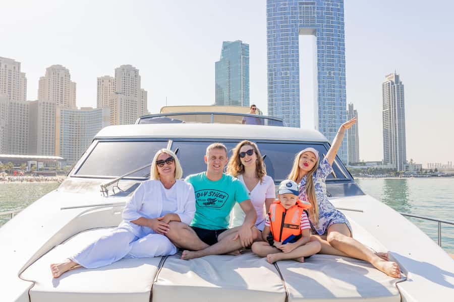 Dubai: The Luxury Yacht Tour with Live BBQ Option - Who should book this yacht cruise?