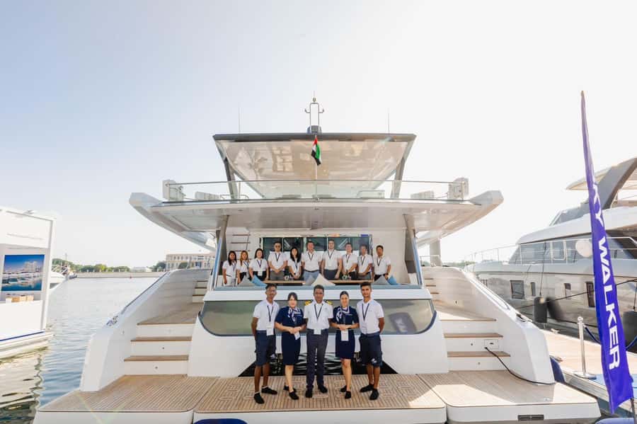 Dubai: The Luxury Yacht Tour with Live BBQ Option - What the one-hour Marina Tour includes