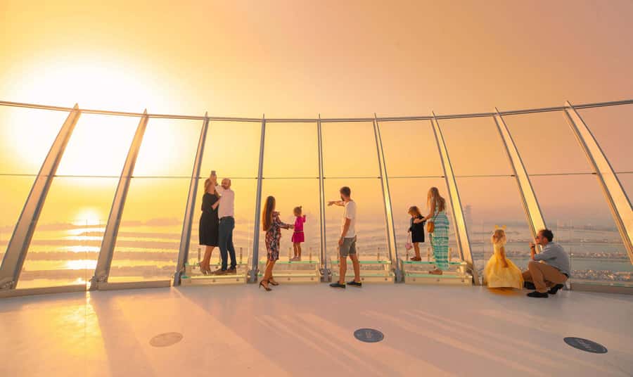 Dubai: The View At The Palm Ticket & 1.5 Afternoon Yacht - The queue deserves a little planning