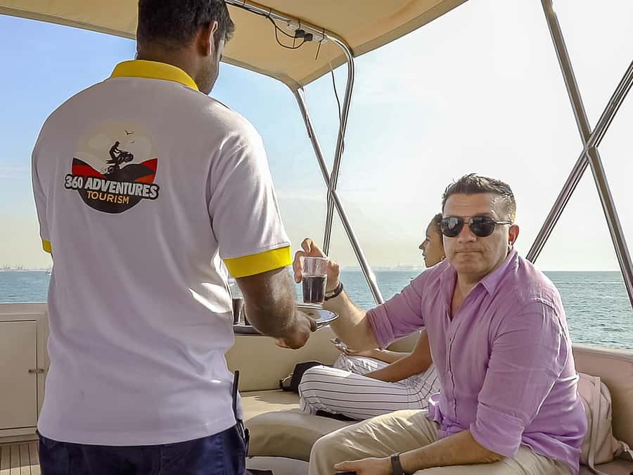 Dubai: The View At The Palm Ticket & 1.5 Afternoon Yacht - The crew and the small touches