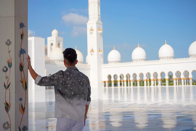 Dubai To Abu Dhabi: Grand Mosque, Royal Palace & Etihad Towers - Lunch at your own cost