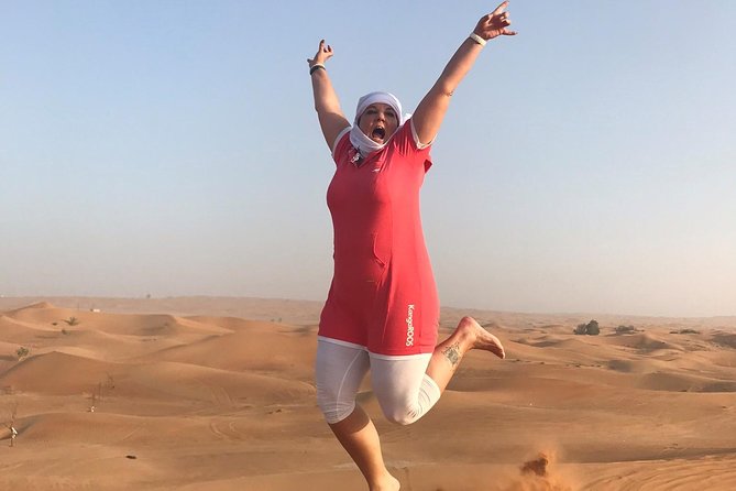Dubai: Unique SUNSET 4WD Red Dunes Safari - Shows, henna, and shisha after dark