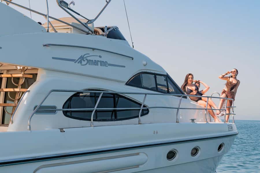 Dubai Yacht Tour - Boat Trip upto 12 guests Private event - What each route gives you
