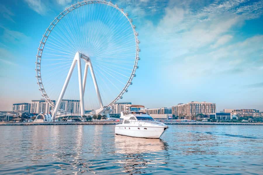 Dubai Yacht Tour - Boat Trip upto 12 guests Private event - Families, children, and safety rules