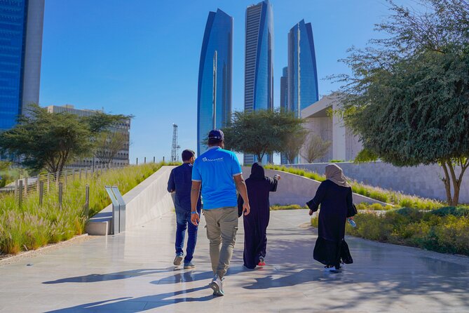 From Dubai: Abu Dhabi City Sightseeing & Sheikh Zayed Mosque - Large-group logistics and the pace of the day