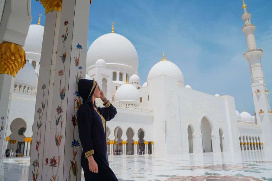 From Dubai: Abu Dhabi Grand Mosque & Louvre Museum Full-Day - The drive from Dubai to Abu Dhabi