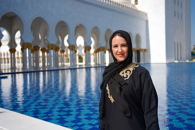 From Dubai: Abu Dhabi Sheikh Zayed Grand Mosque Guided Tour - What you see inside the Grand Mosque