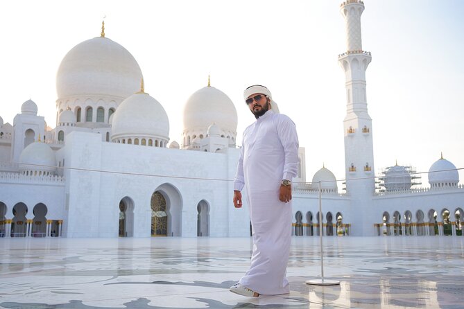 From Dubai: Abu Dhabi Sheikh Zayed Grand Mosque Guided Tour - Arriving at the mosque