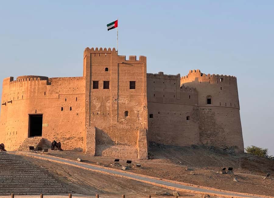 From Dubai: Fujairah City Tour - Rafisah Dam and the Hajar Mountain setting