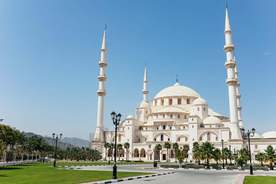 From Dubai: Fujairah East Coast Tour - Al Madam and Al Rafisah Dam set the tone