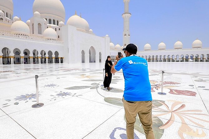 From Dubai To Abu Dhabi: Royal Palace, Grand Mosque &Etihad Tower - Sheikh Zayed Grand Mosque: the essential stop