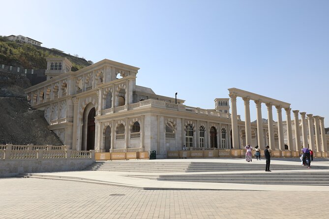 From Dubai to Fujairah: Full Day Tour with Sheikh Zayed Grand Mosque - Fujairah Museum and the story behind the emirate