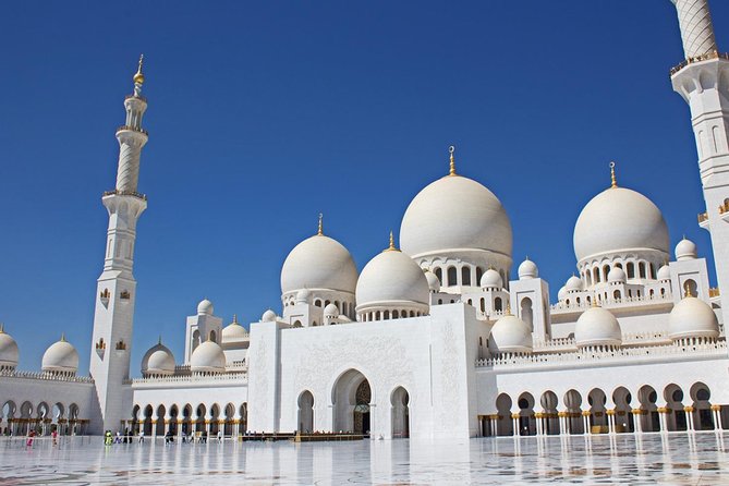 Full Day Abu Dhabi City Tour + BAPS Mandir Visit, guide transfer - Emirates Palace and the Corniche: Grand Views, Short Stops