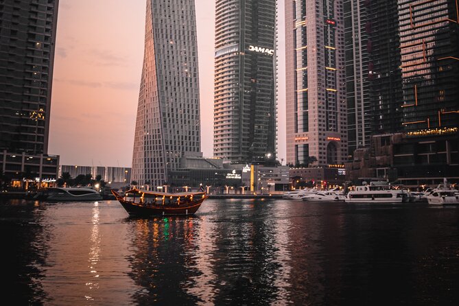 Full-Day Private Guided Tour of Dubai's Top Attractions - Burj Khalifa floors 124 and 125