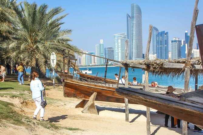 Full Day Small Group Abu Dhabi City Guided Tour - Abu Dhabi Dates Market: a short taste of local trade
