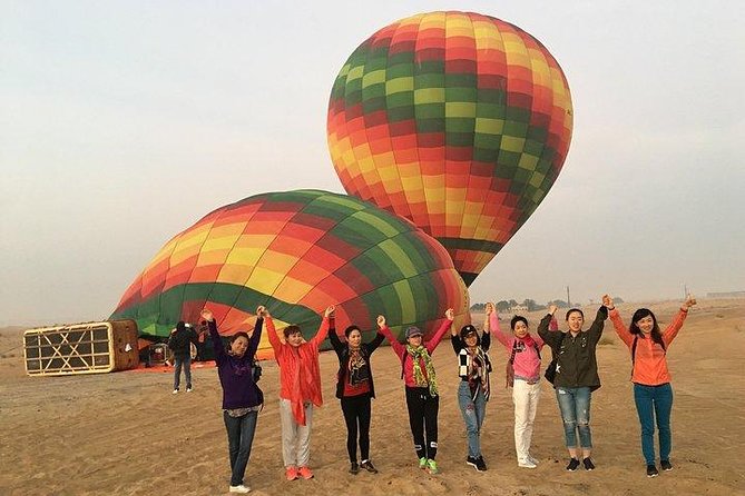 Hot Air Balloon Ride Over Dubai Desert inlcuding Transfers - Who will enjoy this morning most?