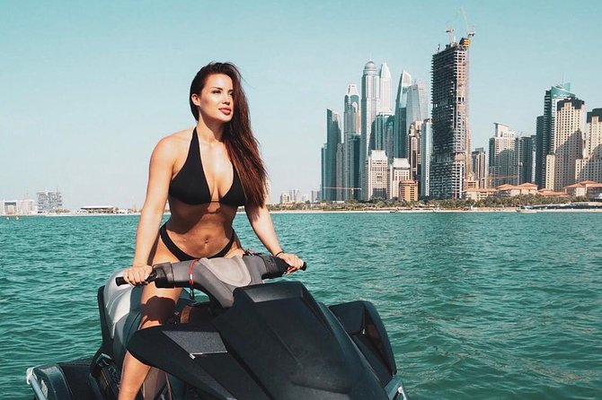 Jet ski Dubai 30 minute Guided Sightseeing Tour - Getting ready at JBR Beach