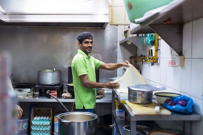 Local Street Food and Guided Walking Tour of Dubai Old Town - Crossing Dubai Creek by abra