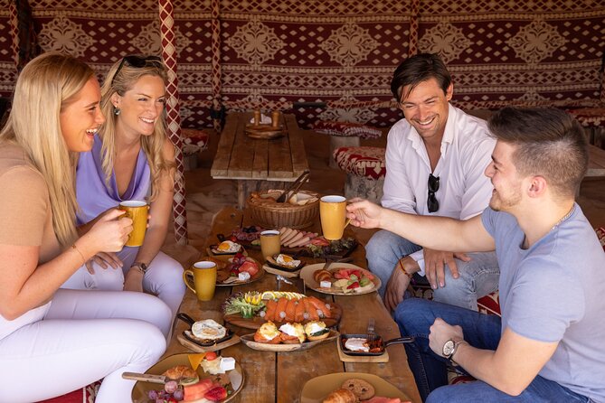 Luxury Hot Air Balloon, Land Rover Defender & Michelin Breakfast - The vintage Land Rover adds a slower desert chapter