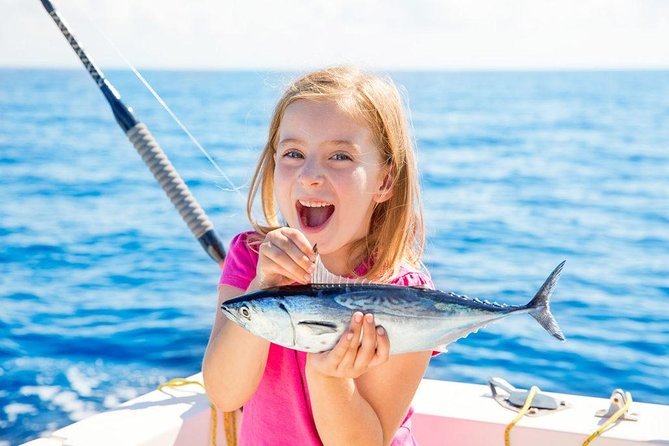 Nanje Fishing Trips Dubai - Swimming, towels, and the practical boat setup