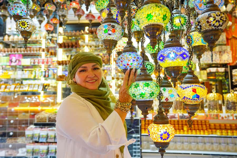 Old Dubai Historic Guided Tour: Creek, Street Food & Souks - Timing, clothing, and comfort