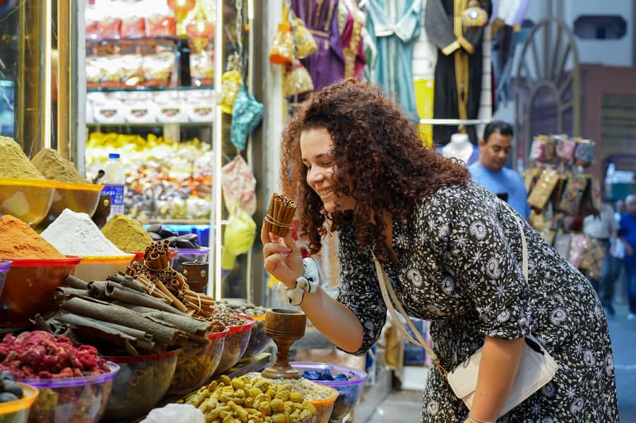 Old Dubai: Premium Guided Tour with Street Food & Abra Ride - What $31 gets you, and where the value sits