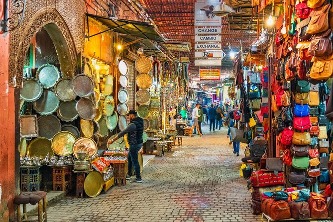 Old Dubai Shopping Tour (Textile, Spice and Gold Souq) - Why this Old Dubai tour works better than shopping alone