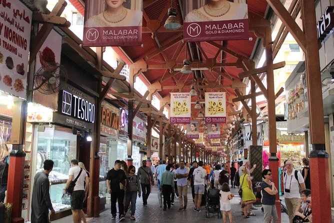 Old Dubai Shopping Tour (Textile, Spice and Gold Souq) - What the guide adds to the day