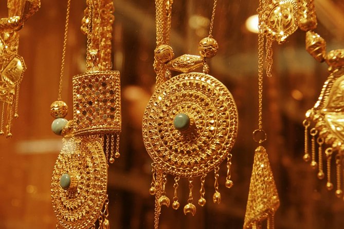 Old Dubai Shopping Tour (Textile, Spice and Gold Souq) - Transport, timing and physical effort