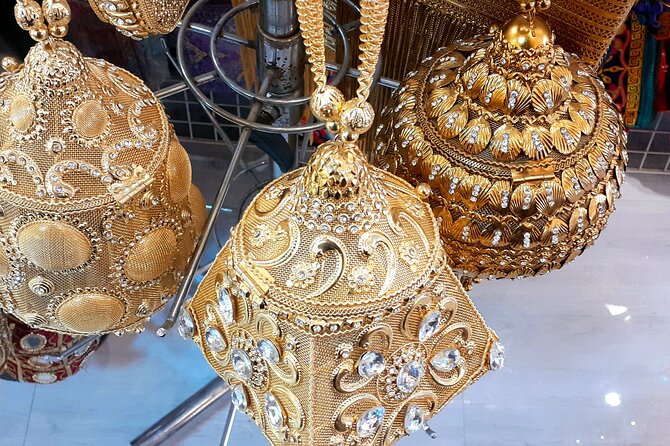 Old Dubai tour: Local Market, Tasting, Dubai creek with Abra ride - Browsing the Old Souk in Bur Dubai