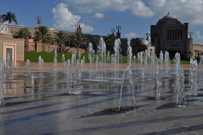 Private Abudhabi City Tour from Dubai - The Dates Market: a more local-feeling stop