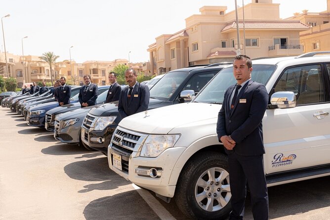 Private Departure Transportation from Dubai City to Dubai Airport - Choosing between a sedan and a minivan