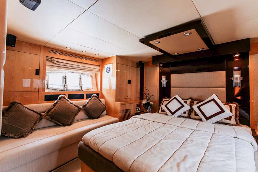 Private Yacht Dubai: 56ft - What the $626 group price really buys
