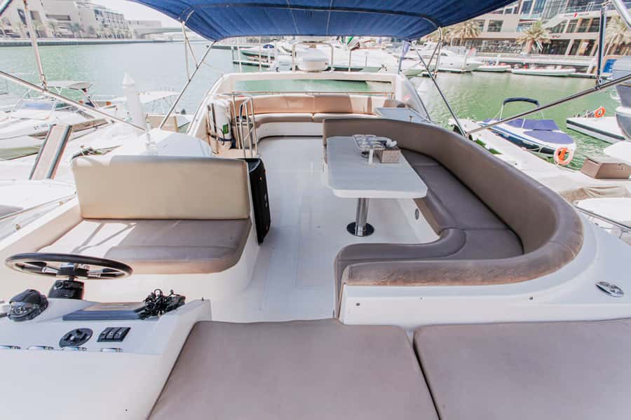 Private Yacht Dubai: 56ft - Photos, privacy, and local respect