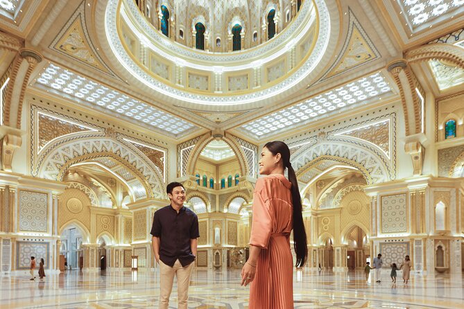 Qasr Al Watan Admission Ticket - Entering the Great Hall and reading the palace design