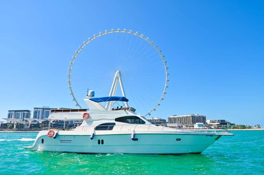 Romantic Dinner on Private Yacht - The romantic table setup