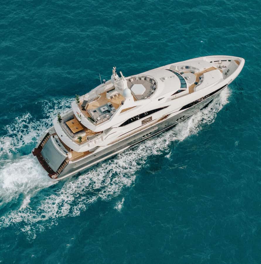 Sunseeker Superyacht: VIP Dinner, Premium Drinks& Live Music - Omakase sushi and Zen-Med bites