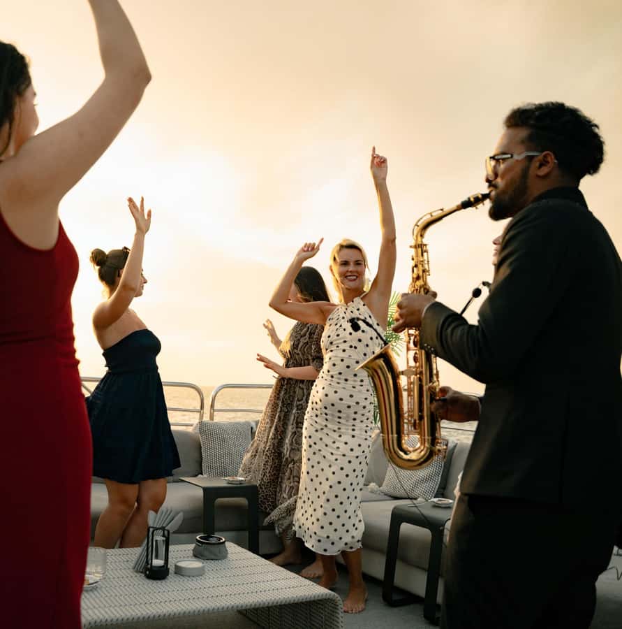 Sunseeker Superyacht: VIP Dinner, Premium Drinks& Live Music - Lounge beats, saxophone, and the party mood