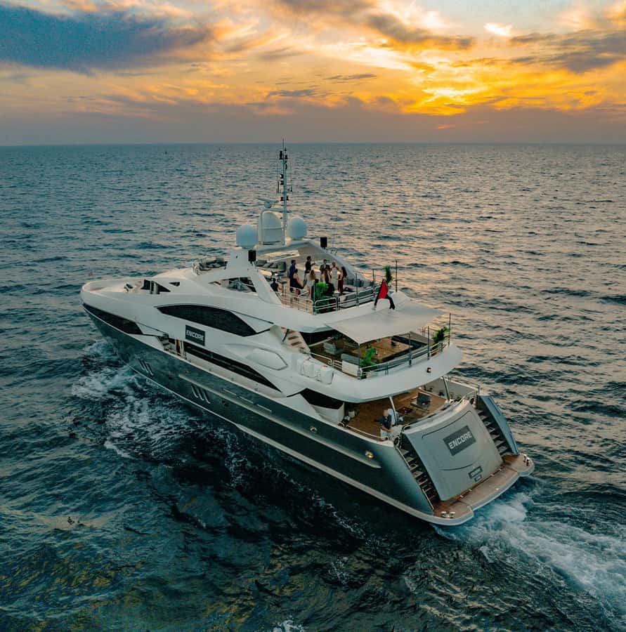 Sunseeker Superyacht: VIP Dinner, Premium Drinks& Live Music - Is $273 a fair price?