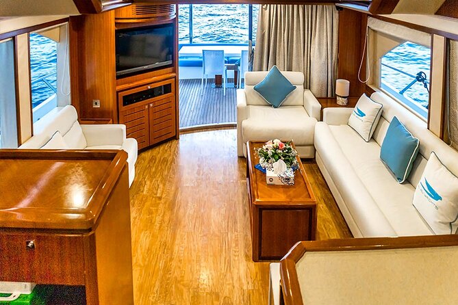 Sunset escape on Bluemoon 64ft from Dubai Marina to Atlantis - Who should book Bluemoon