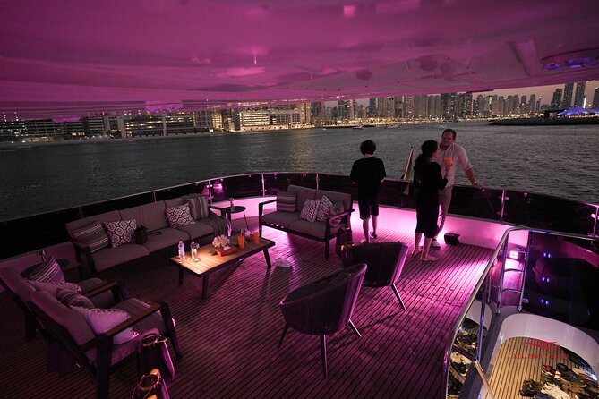 Superyacht Experience in Dubai with Dinner and Live Music - Live music, dancing, and the mood onboard