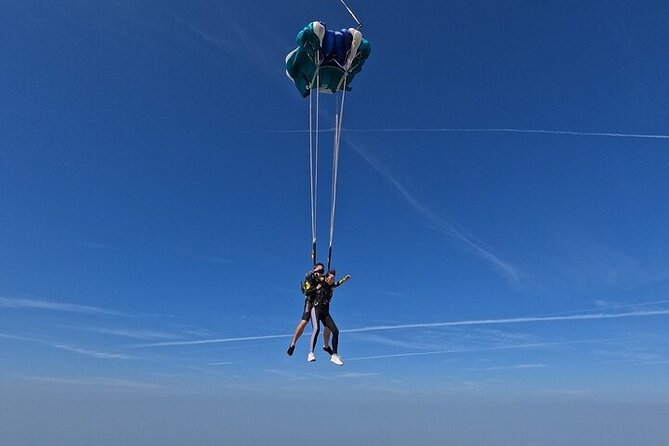 Tandem Skydive experience in Dubai - The landing and the camera package